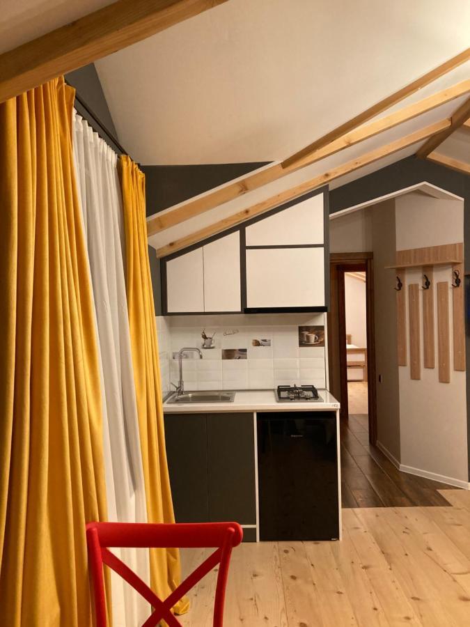 Borjomi Yellow Hotel Bagian luar foto