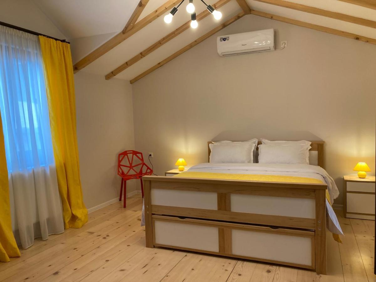 Borjomi Yellow Hotel Bagian luar foto