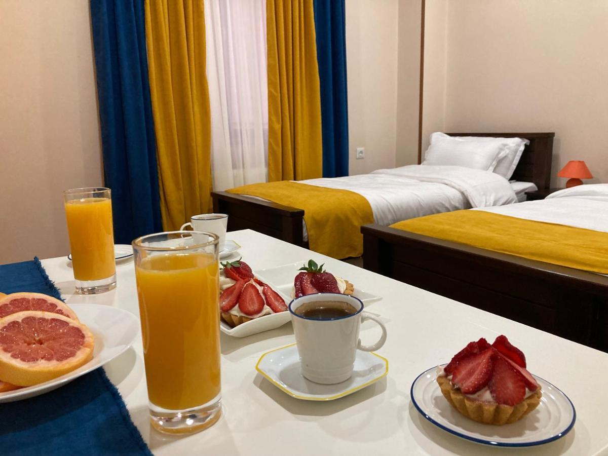 Borjomi Yellow Hotel Bagian luar foto