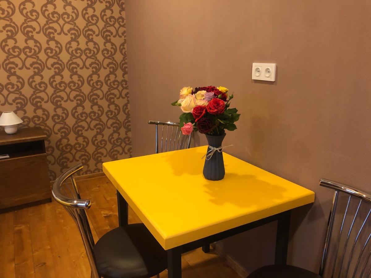 Borjomi Yellow Hotel Bagian luar foto