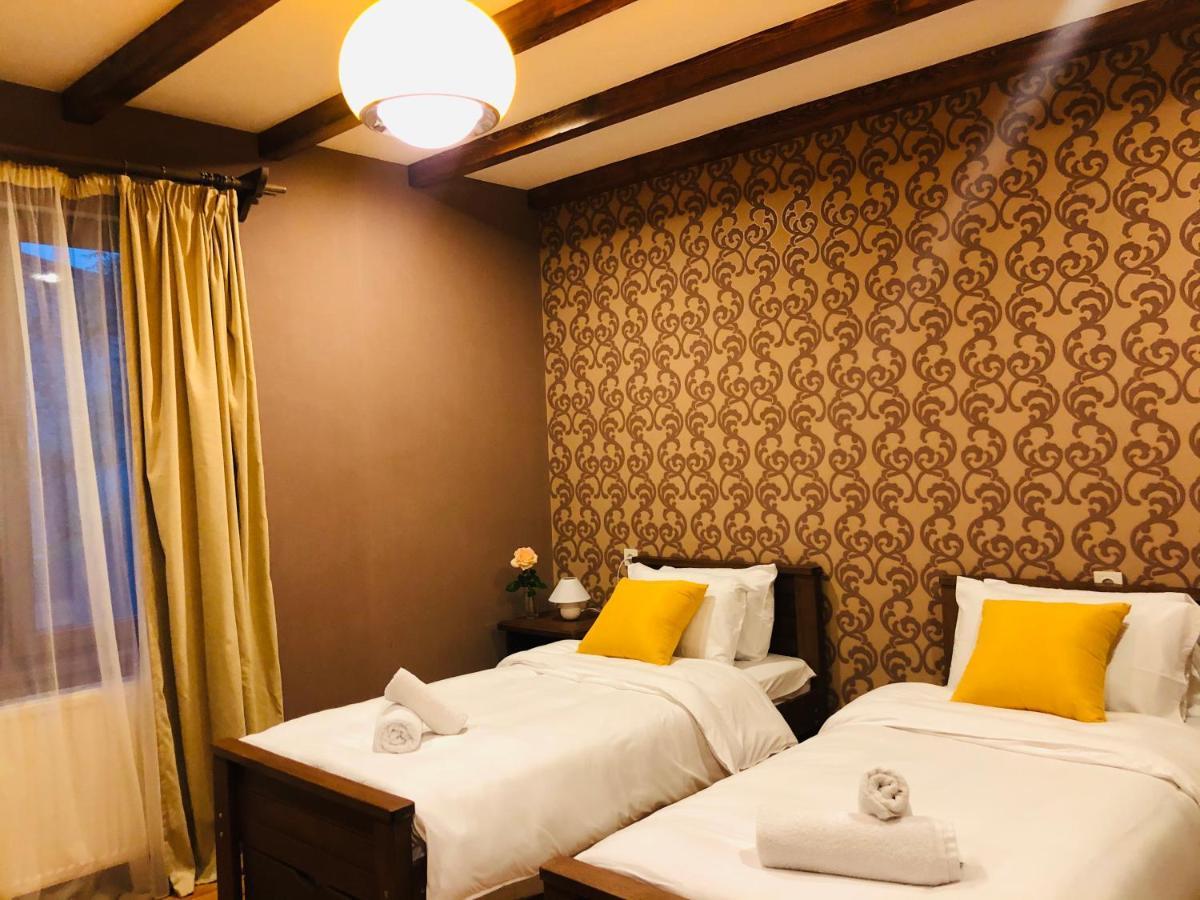 Borjomi Yellow Hotel Bagian luar foto