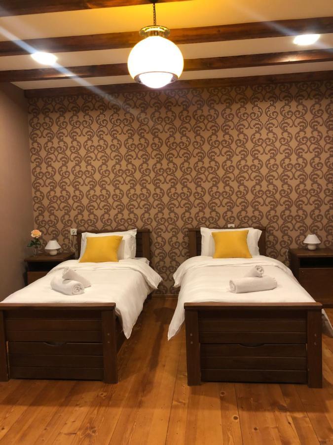 Borjomi Yellow Hotel Bagian luar foto