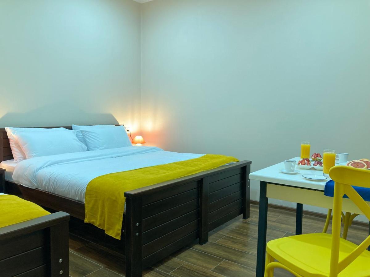 Borjomi Yellow Hotel Bagian luar foto