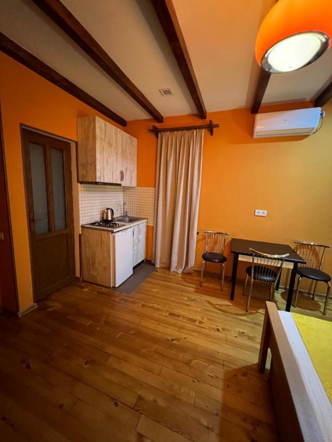 Borjomi Yellow Hotel Bagian luar foto