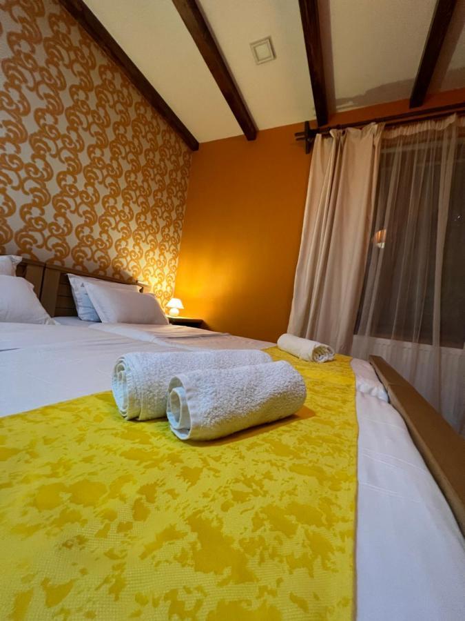 Borjomi Yellow Hotel Bagian luar foto